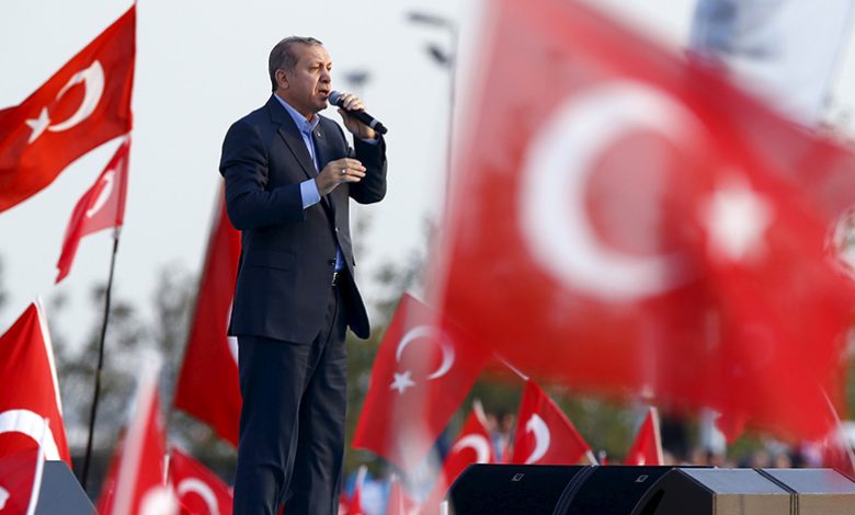 قرارات متخبطة... خطوات أردوغان الاقتصادية تدفع المستثمرين للهروب