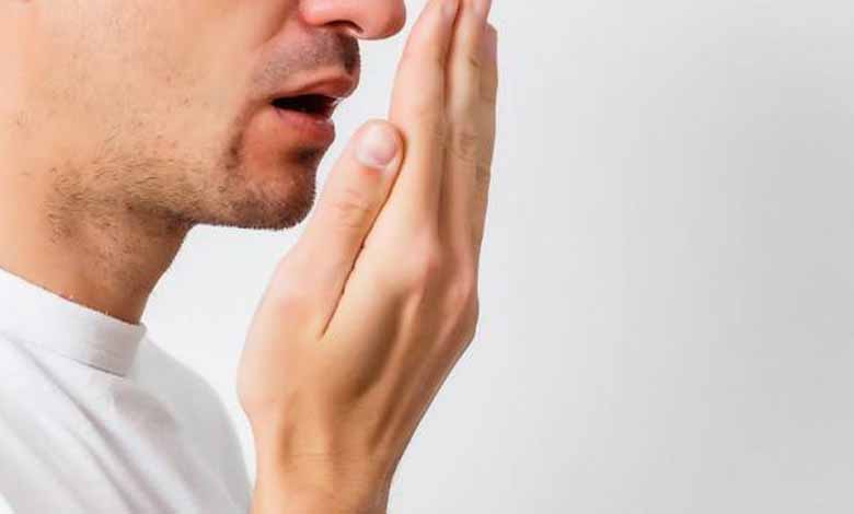 6 أسباب لرائحة الفم الكريهة... تعرف إليها