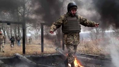 العالم يرقص على رؤوس الثعابين