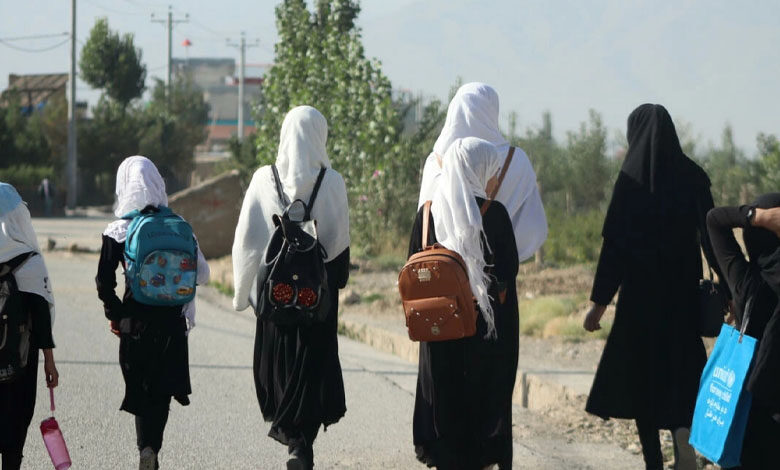 تظاهرت عشرات الفتيات بسبب إغلاق حركة طالبان مدارسهن الثانوية