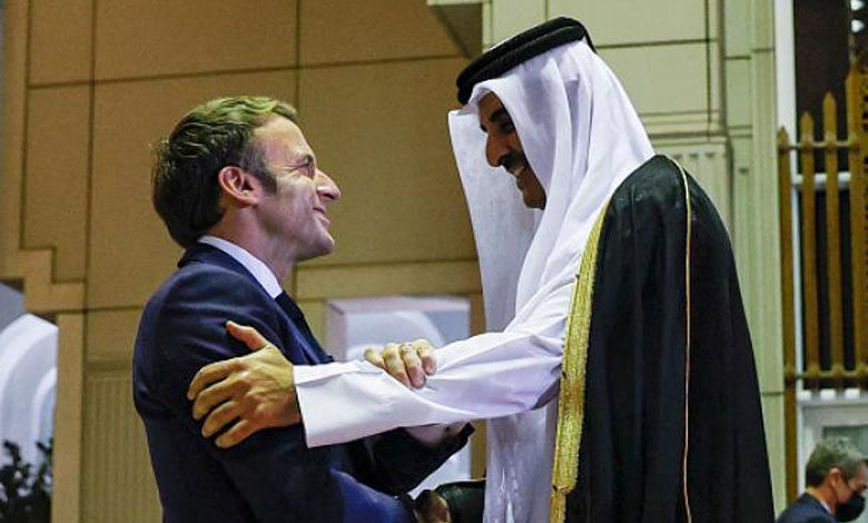 الرئيس الفرنسي يغازل قطر وعينه على استثمارات بالمليارات