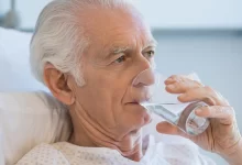 أسباب وطرق المواجهة جفاف الفم لدى كبار السن