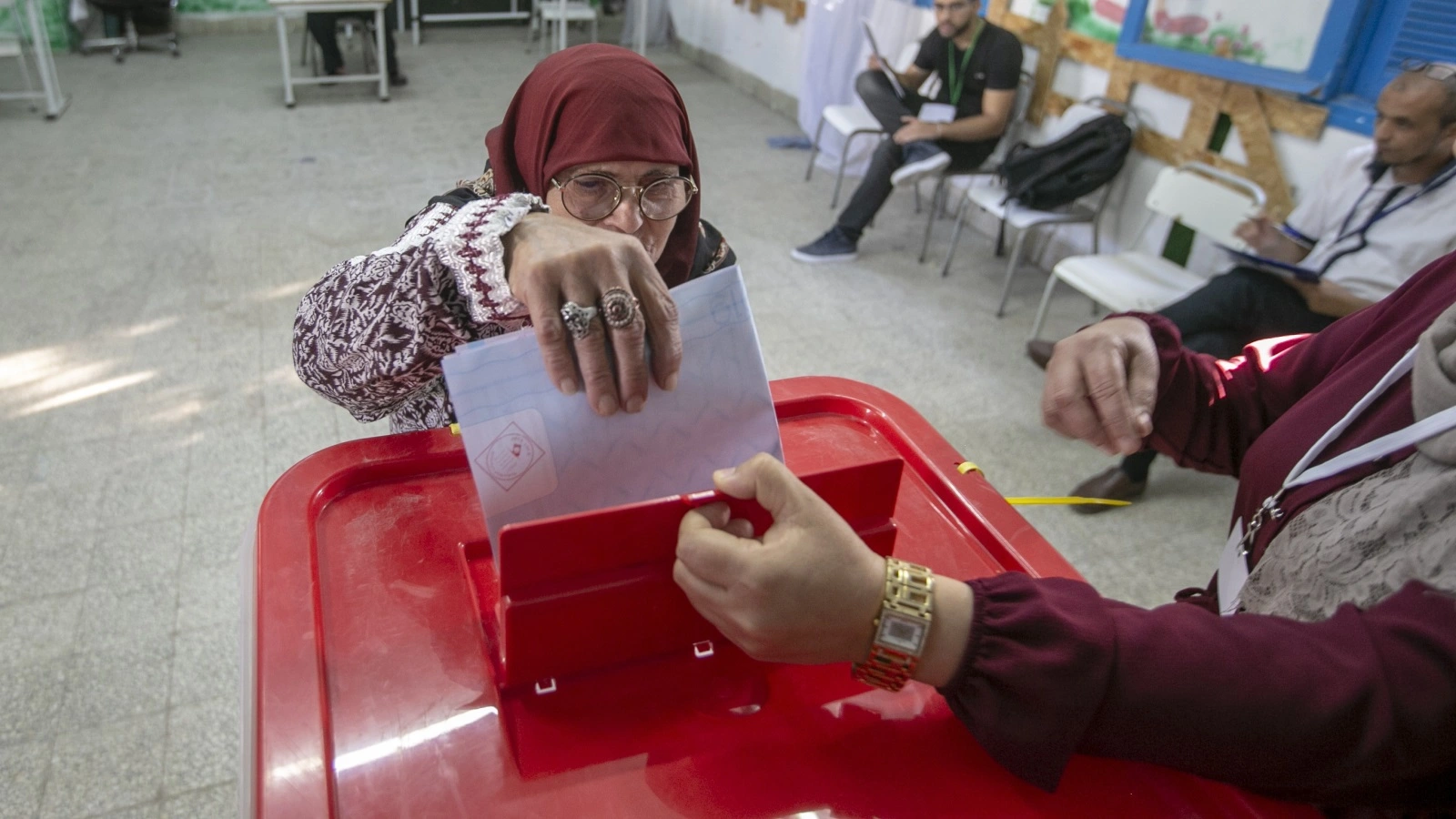 انتخابات البرلمان بتونس.. إغلاق أبواب التصويت وبدء الفرز