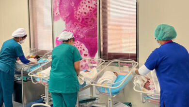 عقم ل6 سنوات.. ولادة نادرة لثلاثة توائم في السعودية