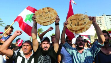 الغارديان: النخبة في لبنان تقود البلاد إلى الانهيار