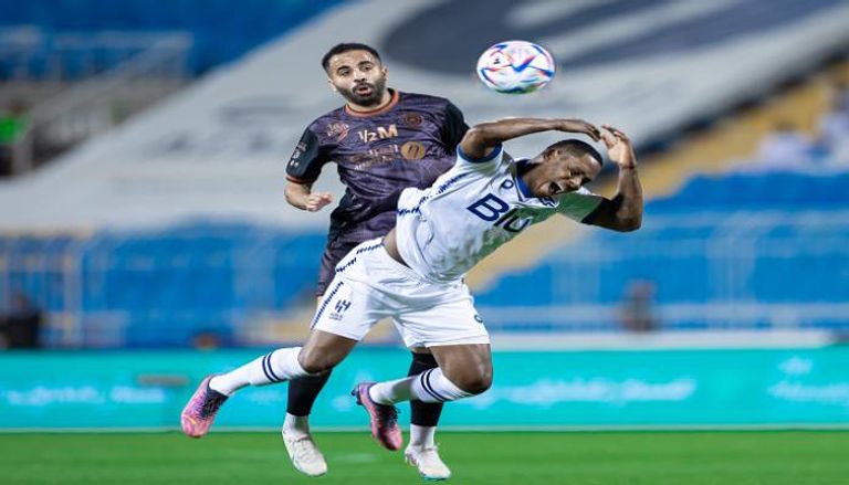 ماذا حدث في قمة الشباب والهلال بالدوري السعودي؟