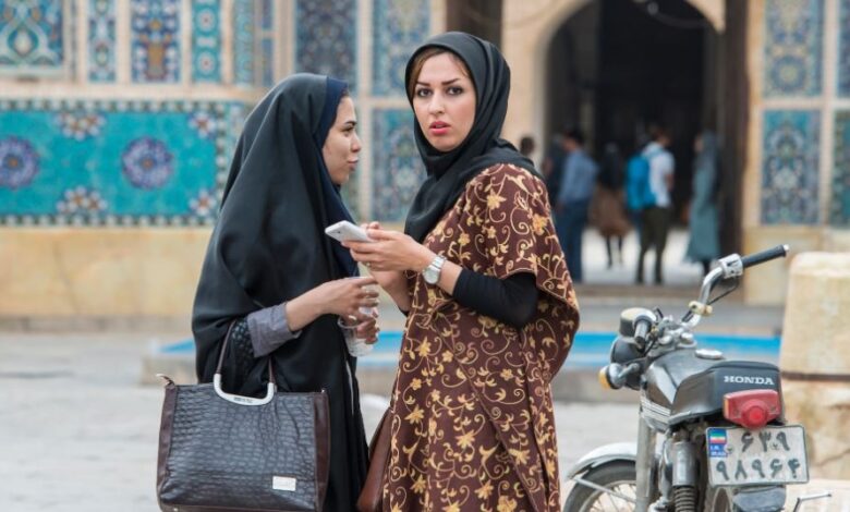 بسبب عدم ارتدائهن الحجاب.. إيران تُصادر سيارات النساء