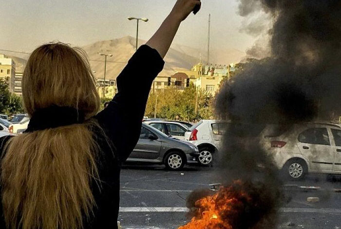 شبح مهسا أميني يطارد النظام الإيراني مرة أخرى