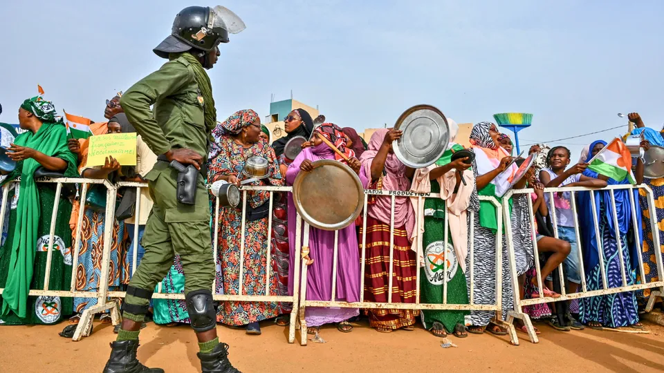 إكواس تقترح مرحلة انتقالية في النيجر لتجنب استخدام القوة