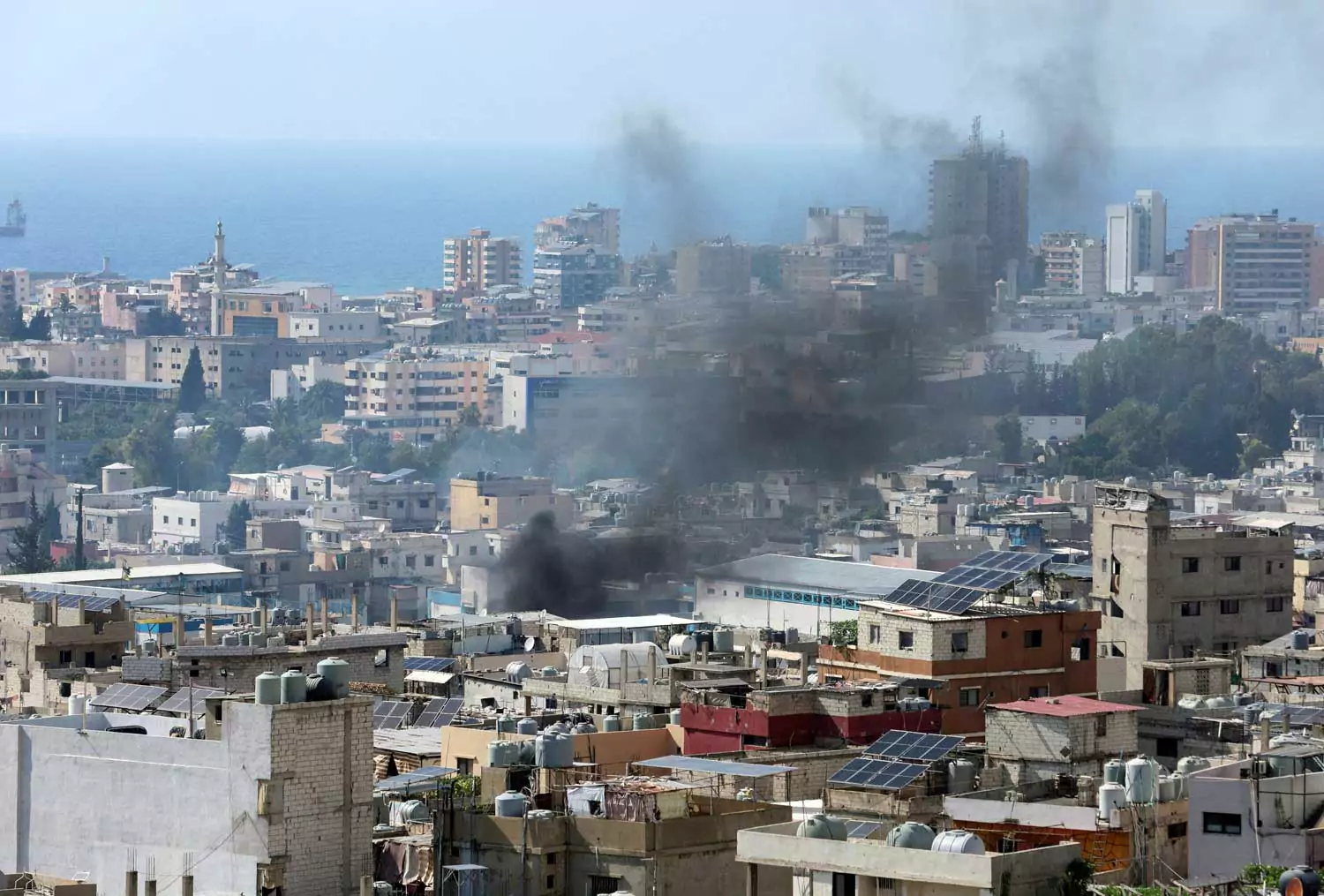 تجدد الاشتباكات في مخيم للفلسطينيين بجنوب لبنان