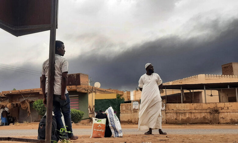 تصاعد الأزمة في السودان.. اشتباكات وغارات جوية تتسارع والمدنيون يدفعون الثمن