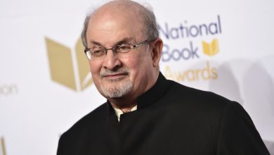 سلمان رشدي يتحدث في ظهور نادر حول الوضع في غزة خلال الحرب