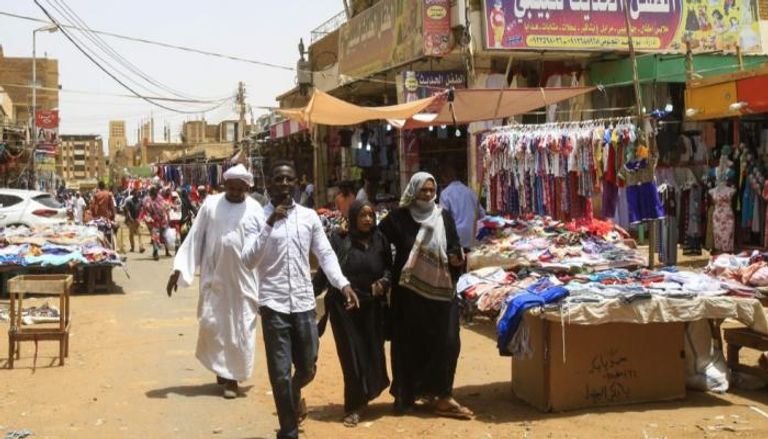 السودان.. قتلى وجرحى إثر سقوط قذائف على سوق شعبي بأم درمان