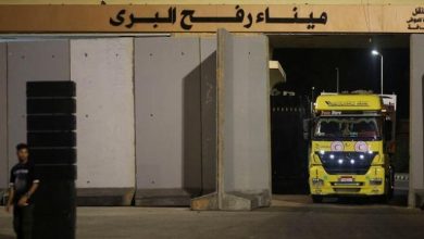 دخول المساعدات إلى غزة.. مصر تلقي باللائمة على إسرائيل
