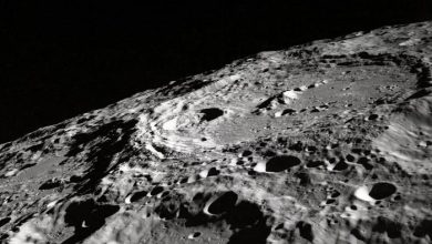 دراسة تكشف سر «التجاعيد اللامعة» في القمر