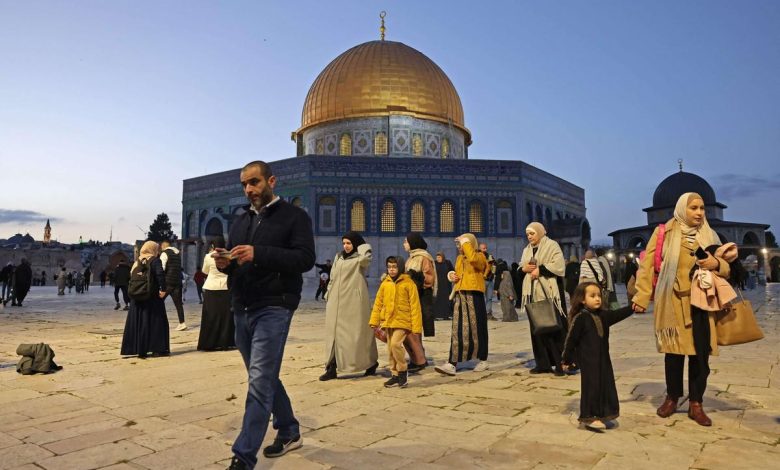 بأول ليالي رمضان.. إسرائيل تمنع المصلين من دخول الأقصى