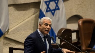 زعيم المعارضة الإسرائيلية يدعو لصفقة مع حماس بأي ثمن