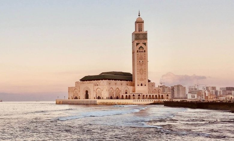 مسجد الحسن الثاني جوهرة معمارية مغربية فوق مياه المحيط الأطلسي