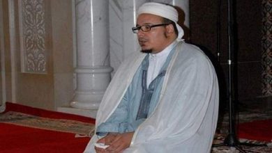 من هو عمر القزابر؟.. الإمام المغربي الذي أسر قلوب المصليين