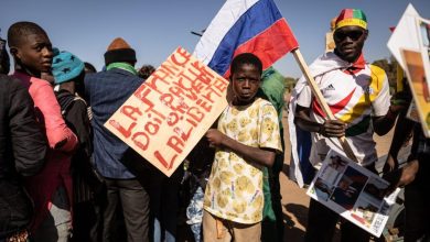 بوركينا فاسو تطرد 3 دبلوماسيين فرنسيين: تصاعد التوتر بين البلدين