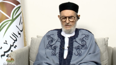 بعد قرار محكمة النقض المصرية، أمس السبت، رفع اسم لاعب الأهلي ومنتخب مصر الأسبق محمد أبو تريكة من على قوائم الإرهاب، كشف خبير مصري بأن التوصيف الصحيح لقرار المحكمة يعني أن الموقف القانوني لقرار إدراج محمد أبو تريكة على قوائم الإرهاب توقفت حجيته القانونية مؤقتاً، وذلك لحين صدور قرار محكمة الجنايات، التي ستنظر قرار إعادة الإدراج، سواء بتأييده وعودة الاسم مجددا للقوائم أو بإلغائه.