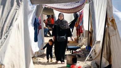 معاناة المدنيين في مخيمات غزة لا تلقى آذانًا صاغية