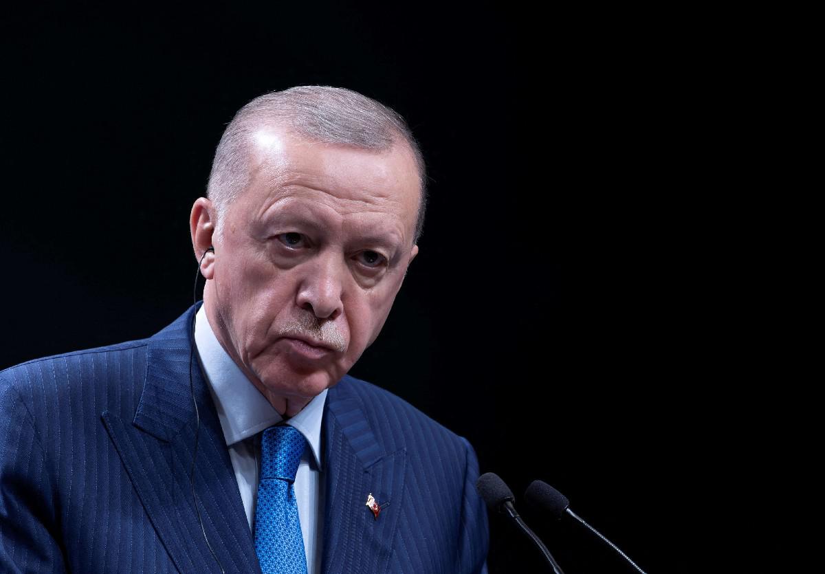 أردوغان يجرّد من سلطة عزل محافظ البنك المركزي