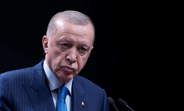 أردوغان يجرّد من سلطة عزل محافظ البنك المركزي