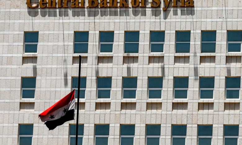 سوريا.. الحاكم السابق للمصرف المركزي يواجه تهمة تمويل جرائم حرب