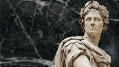 قصة إمبراطور قتلته طعنة صديق