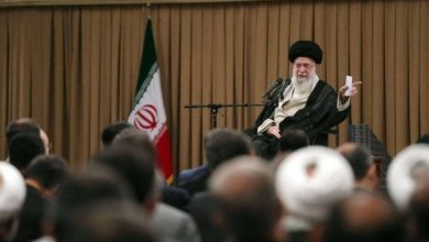 خامنئي يدعو البرلمان الإيراني لدعم حكومة بزشكيان