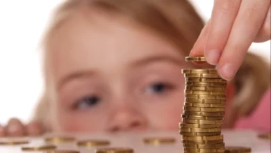 كيف تعلم طفلك أهمية النقود؟