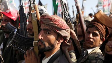 هل يواجه الحوثيون مصيرًا مشابهًا لنظام الأسد؟.. رؤى وتحليلات من باحثين سياسيين