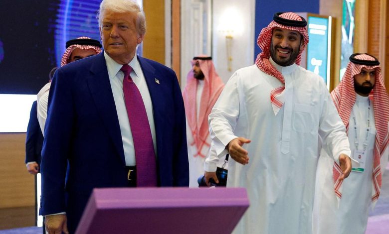 ترامب يفاجئ المراقبين بقرار رفع العقوبات عن سوريا خلال زيارته للسعودية