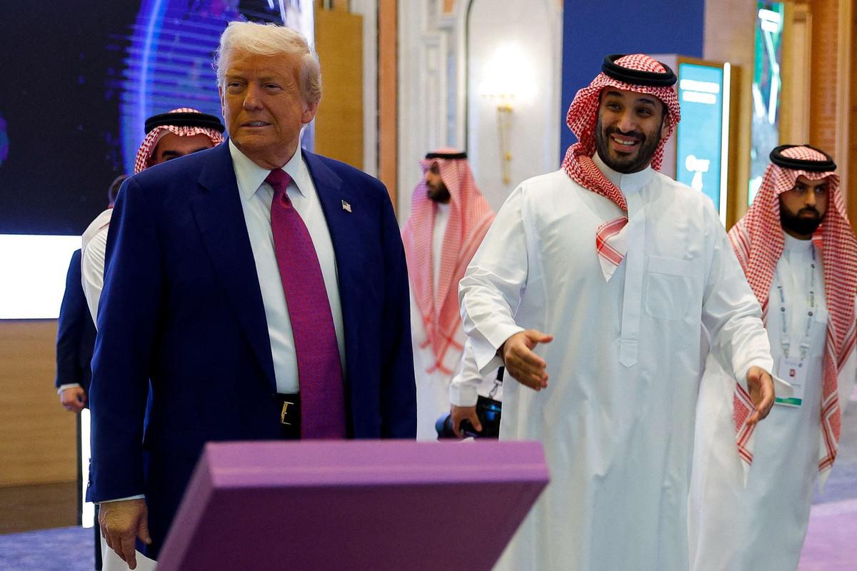 ترامب يفاجئ المراقبين بقرار رفع العقوبات عن سوريا خلال زيارته للسعودية