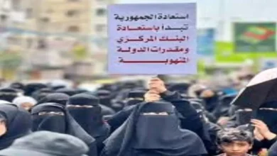 تصاعد الغضب النسائي في تعز.. رفض لهيمنة الإخوان على القرار المحلي