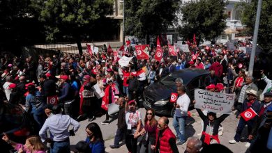 حراك شعبي في تونس وسط تصاعد الخلافات بين السلطة والمعارضة