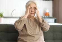 دراسة: الجلوس لساعات طويلة يوميًا قد يزيد خطر الإصابة بألزهايمر