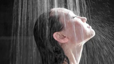 دفء الماء وراحة القلب.. لماذا لا تستغني النساء عن الاستحمام الساخن؟