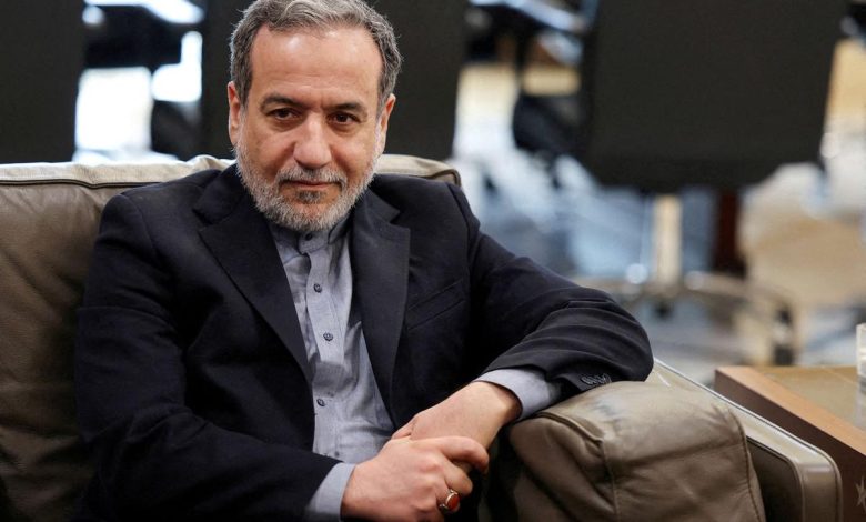 طهران تتحرك دبلوماسيًا.. عراقجي في الخليج لخفض التوتر مع واشنطن