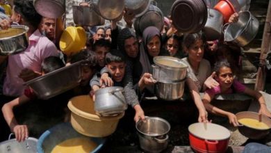 قطرة في محيط.. قلة المساعدات تدخل غزة وسط حصار إسرائيلي مشدد