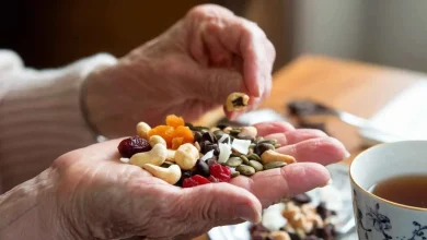كيف تدعم الفواكه المجففة مناعة كبار السن وتحافظ على صحتهم؟