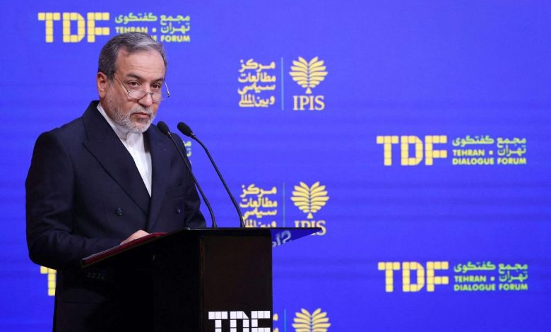 مناورة ذكية أم تراجع تكتيكي؟ إيران تلوّح بدفء العلاقات لتفادي العقوبات