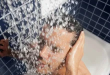 منطقة مهملة وخطيرة.. لماذا يجب تنظيف خلف الأذنين يوميًا؟