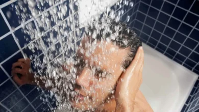 منطقة مهملة وخطيرة.. لماذا يجب تنظيف خلف الأذنين يوميًا؟