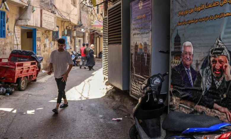 الملف الشائك في لبنان.. هل يعمّق الخلافات داخل البيت الفلسطيني؟
