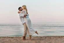 قبلة، كلمة، أو لمسة.. هكذا يقوّي التعبير العلني الزواج