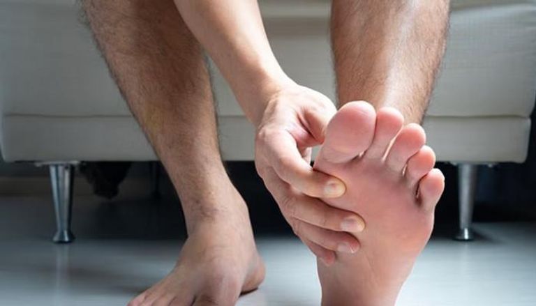 من القدم تبدأ الإشارات.. أظافر القدم تكشف أمراضًا صامتة