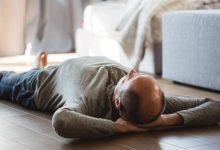 هل حان وقت التخلي عن السرير؟ تجربة ليلة على الأرض تكشف المفاجآت