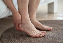 أسباب شائعة لألم كعب القدم أثناء المشي وكيفية الوقاية منها